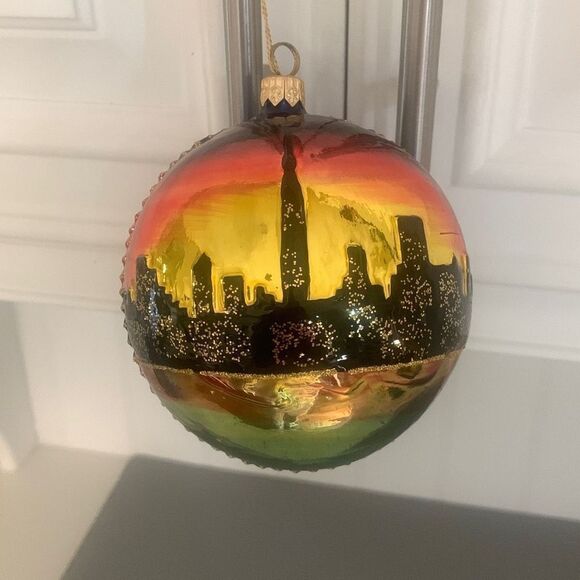 Vintage New York City Ornament - Picture 2 of 2